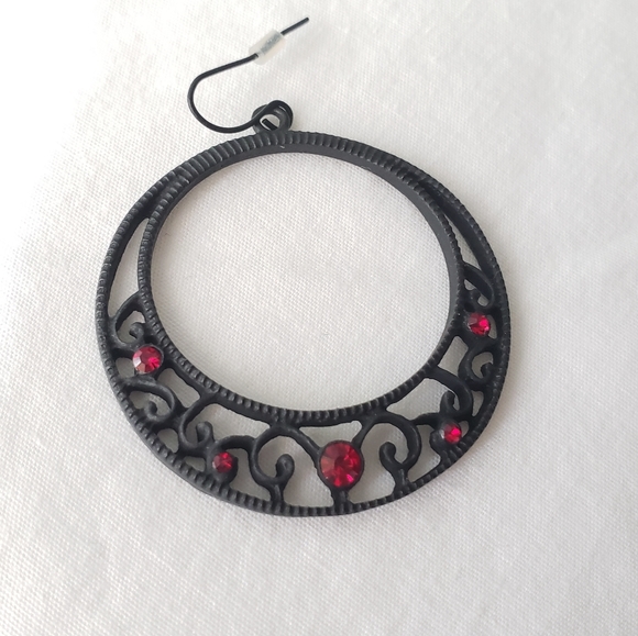 Earrings and Necklace set - Picture 4 of 5